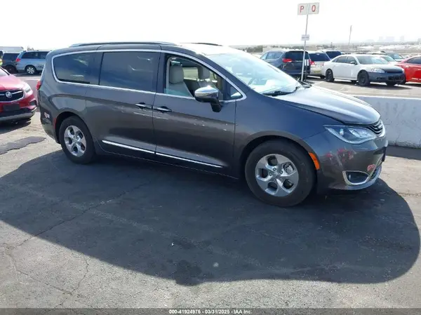 2C4RC1N71JR229563 2018 CHRYSLER PACIFICA - Image 1