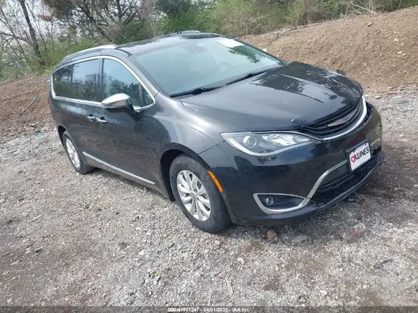 2C4RC1N71JR230065 2018 CHRYSLER PACIFICA - Image 1
