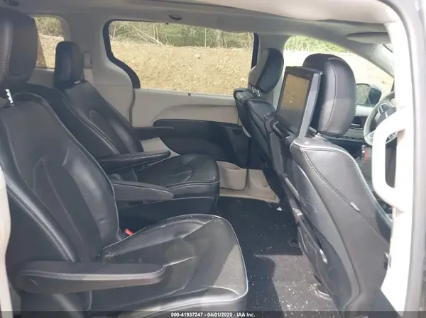 2C4RC1N71JR230065 2018 CHRYSLER PACIFICA - Image 8