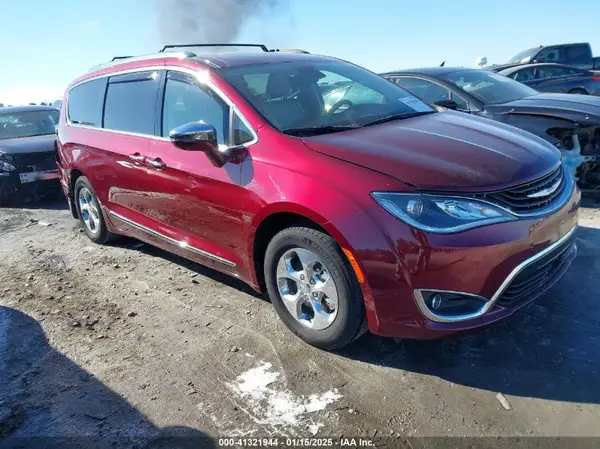 2C4RC1N71JR230115 2018 CHRYSLER PACIFICA - Image 1