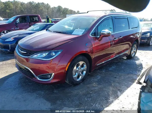2C4RC1N71JR230115 2018 CHRYSLER PACIFICA - Image 2