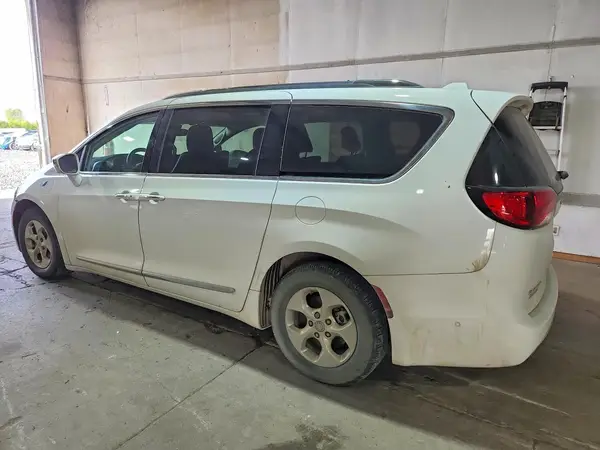 2C4RC1N71JR262336 2018 CHRYSLER PACIFICA - Image 2
