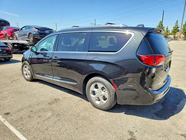 2C4RC1N71JR356314 2018 CHRYSLER PACIFICA - Image 2
