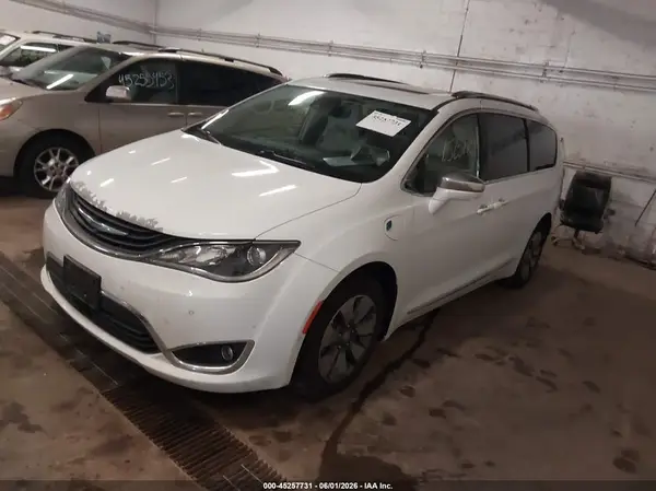 2C4RC1N72HR689597 2017 CHRYSLER PACIFICA - Image 2