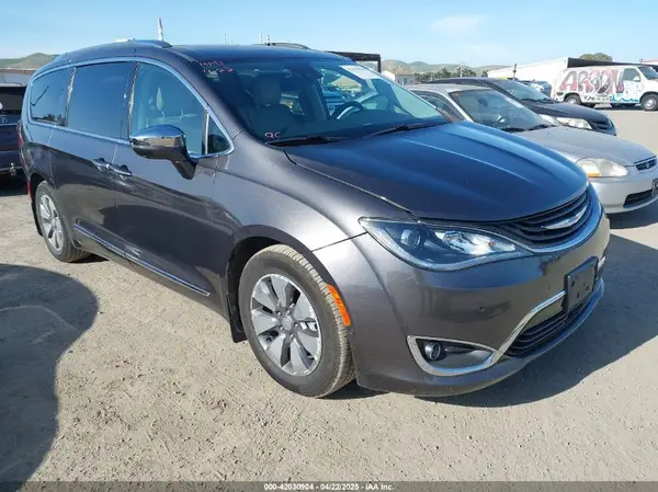 2C4RC1N72HR723781 2017 CHRYSLER PACIFICA - Image 1