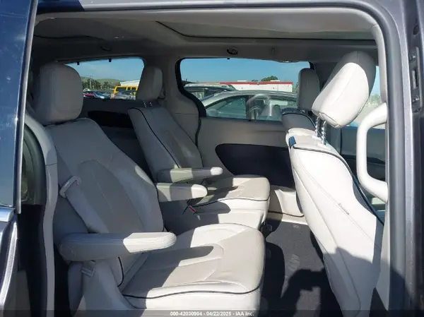 2C4RC1N72HR723781 2017 CHRYSLER PACIFICA - Image 8