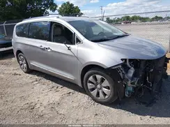 2C4RC1N72JR105513 2018 CHRYSLER PACIFICA