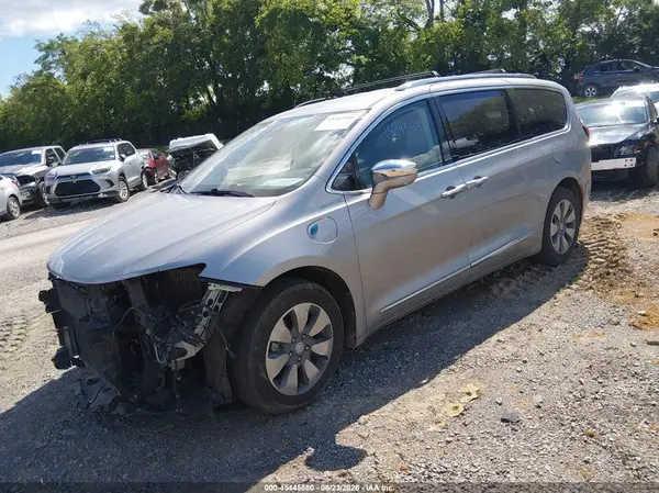 2C4RC1N72JR105513 2018 CHRYSLER PACIFICA - Image 2