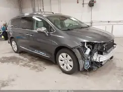 2C4RC1N72JR130895 2018 CHRYSLER PACIFICA