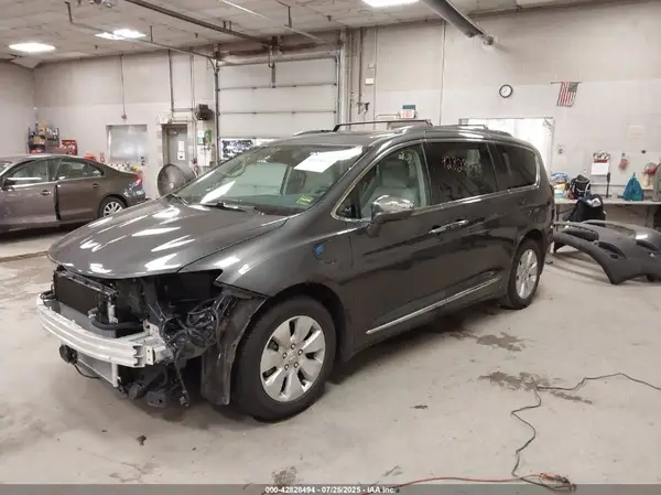 2C4RC1N72JR130895 2018 CHRYSLER PACIFICA - Image 2