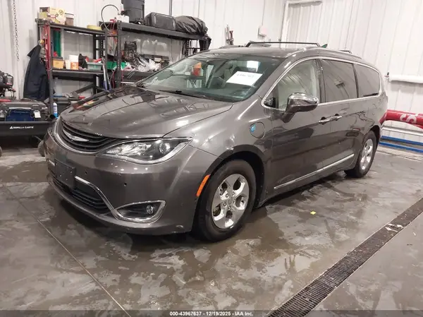 2C4RC1N72JR150161 2018 CHRYSLER PACIFICA - Image 2
