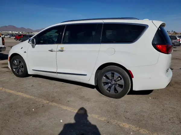 2C4RC1N72JR212772 2018 CHRYSLER PACIFICA - Image 2