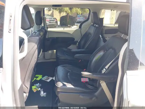 2C4RC1N72JR213288 2018 CHRYSLER PACIFICA - Image 8