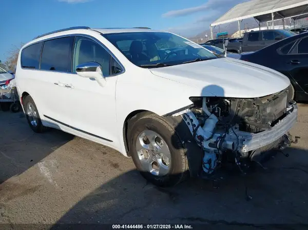 2C4RC1N72JR229491 2018 CHRYSLER PACIFICA - Image 1