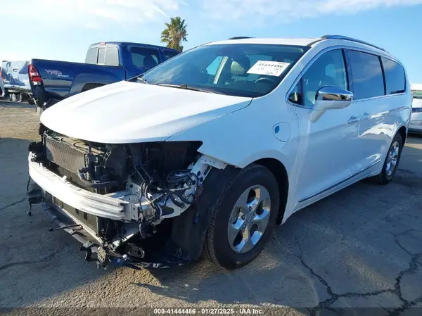 2C4RC1N72JR229491 2018 CHRYSLER PACIFICA - Image 2