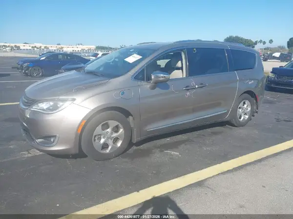 2C4RC1N72JR236814 2018 CHRYSLER PACIFICA - Image 2