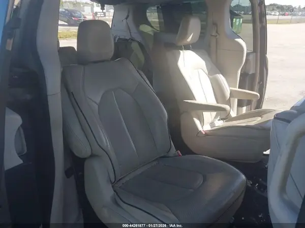 2C4RC1N72JR236814 2018 CHRYSLER PACIFICA - Image 8