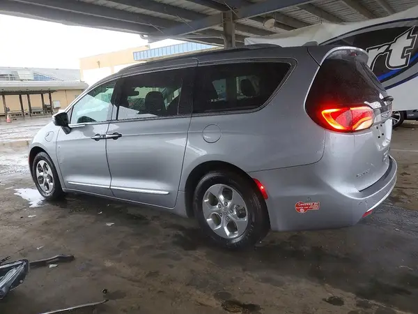 2C4RC1N72JR237722 2018 CHRYSLER PACIFICA - Image 2