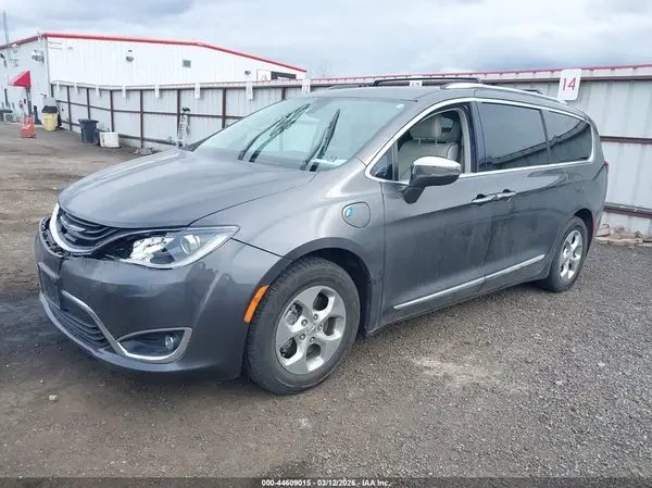 2C4RC1N72JR278190 2018 CHRYSLER PACIFICA - Image 2