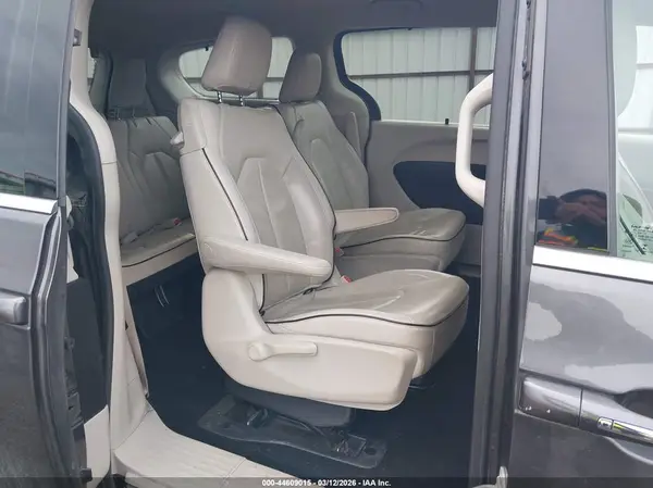 2C4RC1N72JR278190 2018 CHRYSLER PACIFICA - Image 8