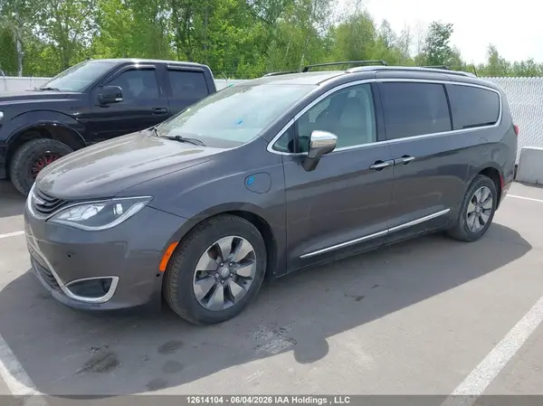 2C4RC1N72JR289755 2018 CHRYSLER PACIFICA - Image 2
