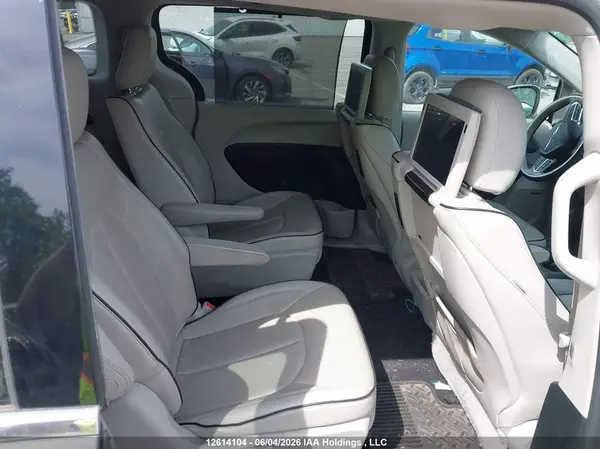 2C4RC1N72JR289755 2018 CHRYSLER PACIFICA - Image 8
