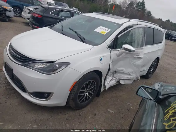 2C4RC1N73JR130713 2018 CHRYSLER PACIFICA - Image 2