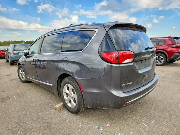 2C4RC1N73JR157717 2018 CHRYSLER PACIFICA - Image 2