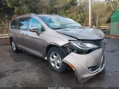 2C4RC1N73JR213140 2018 CHRYSLER PACIFICA