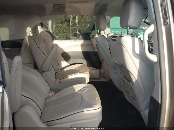 2C4RC1N73JR213140 2018 CHRYSLER PACIFICA - Image 8