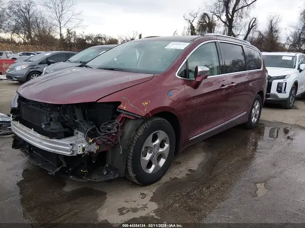 2C4RC1N73JR237647 2018 CHRYSLER PACIFICA - Image 2