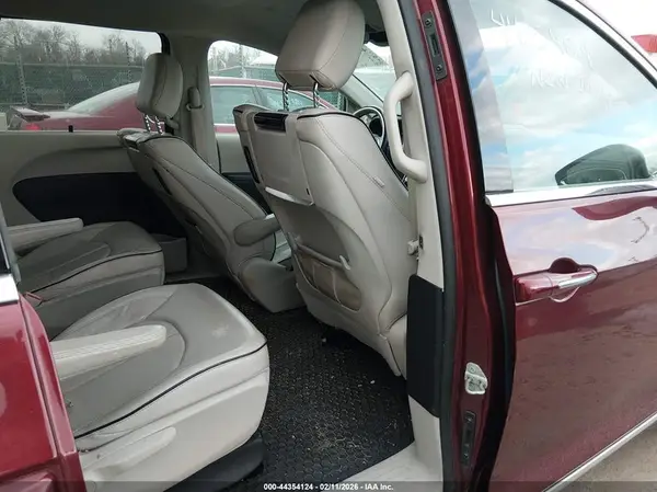 2C4RC1N73JR237647 2018 CHRYSLER PACIFICA - Image 8