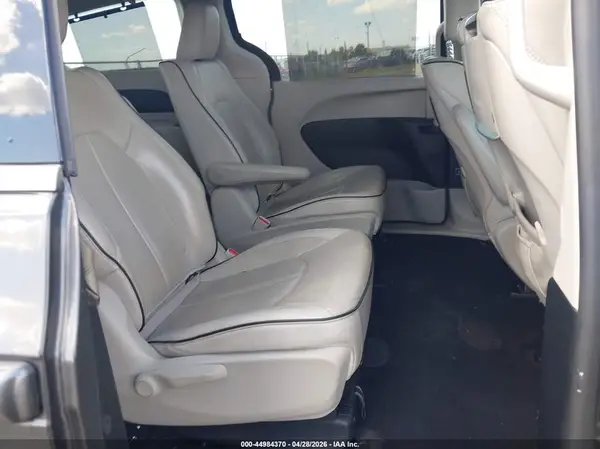 2C4RC1N73KR630176 2019 CHRYSLER PACIFICA - Image 8