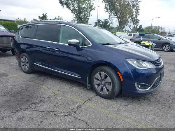 2C4RC1N73KR668765 2019 CHRYSLER PACIFICA - Image 1