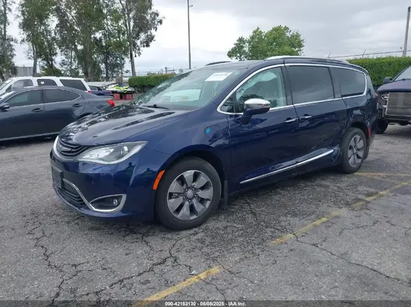 2C4RC1N73KR668765 2019 CHRYSLER PACIFICA - Image 2