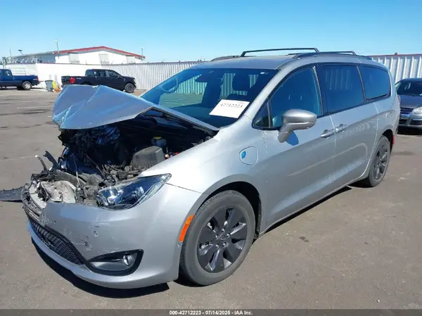 2C4RC1N73LR287662 2020 CHRYSLER PACIFICA - Image 2