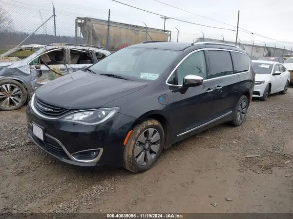 2C4RC1N74HR723796 2017 CHRYSLER PACIFICA - Image 2