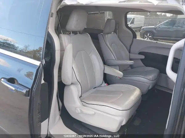 2C4RC1N74HR779107 2017 CHRYSLER PACIFICA - Image 8