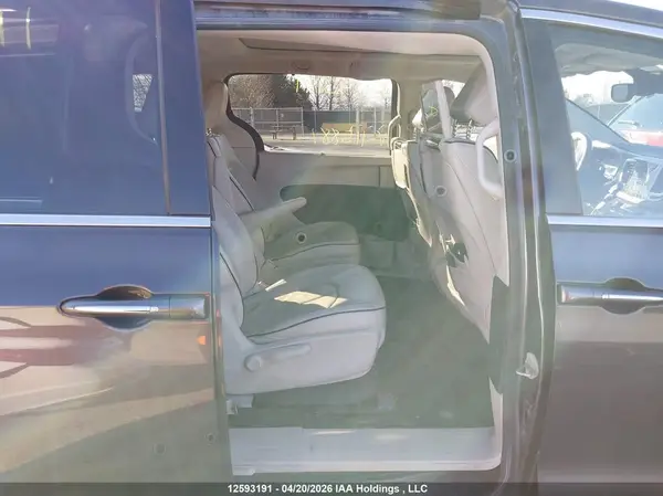 2C4RC1N74JR115881 2018 CHRYSLER PACIFICA - Image 8