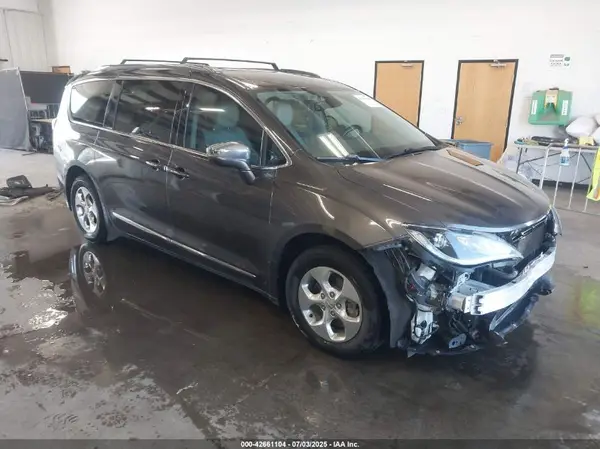 2C4RC1N74JR278191 2018 CHRYSLER PACIFICA - Image 1