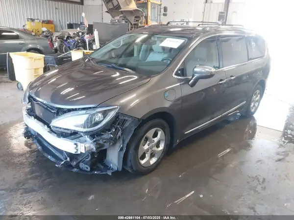 2C4RC1N74JR278191 2018 CHRYSLER PACIFICA - Image 2