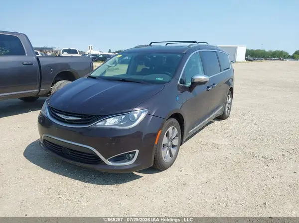 2C4RC1N75HR779214 2017 CHRYSLER PACIFICA - Image 2