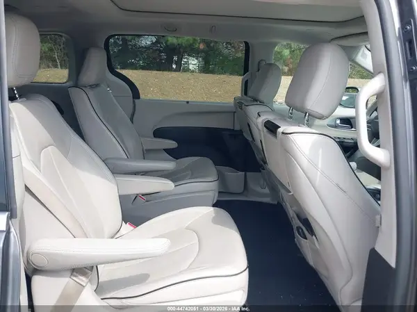 2C4RC1N75JR105201 2018 CHRYSLER PACIFICA - Image 8
