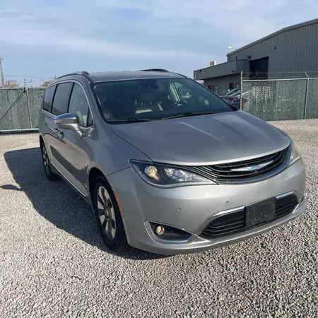 2C4RC1N75JR105604 2018 CHRYSLER PACIFICA - Image 2