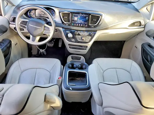 2C4RC1N75JR113556 2018 CHRYSLER PACIFICA - Image 8