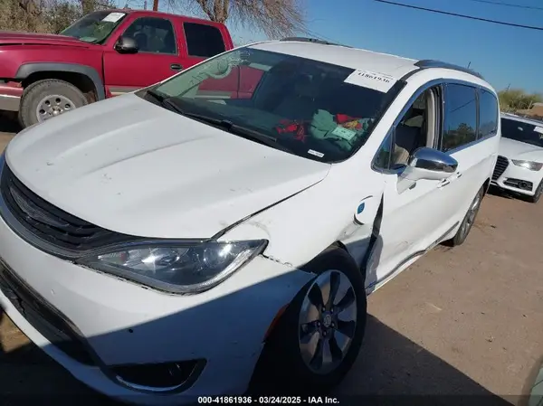 2C4RC1N75JR124699 2018 CHRYSLER PACIFICA - Image 2