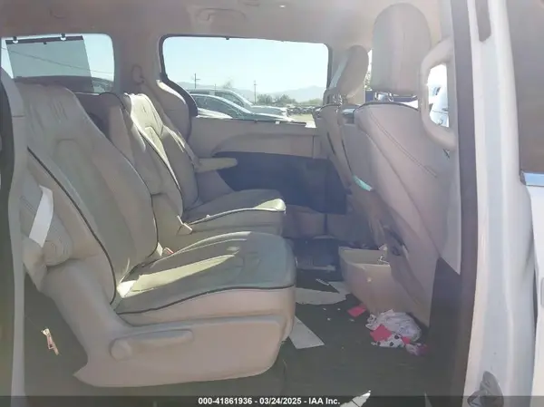 2C4RC1N75JR124699 2018 CHRYSLER PACIFICA - Image 8