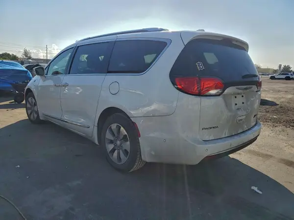 2C4RC1N75JR129420 2018 CHRYSLER PACIFICA - Image 2