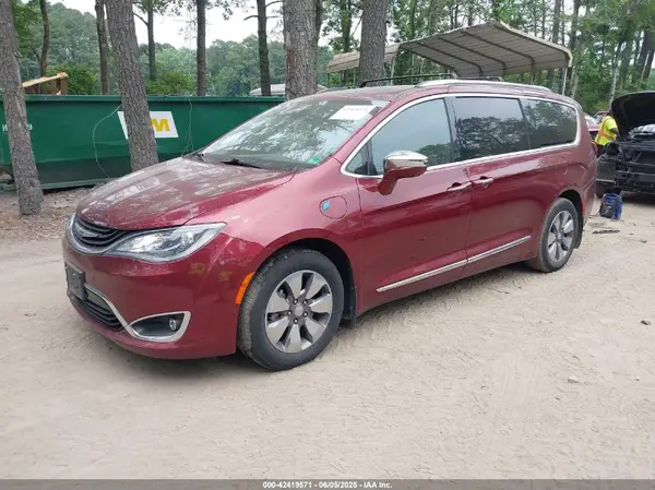 2C4RC1N75JR133614 2018 CHRYSLER PACIFICA - Image 2