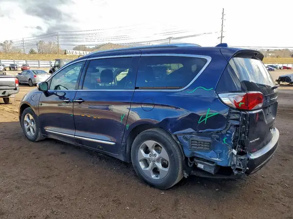 2C4RC1N75JR178469 2018 CHRYSLER PACIFICA - Image 2